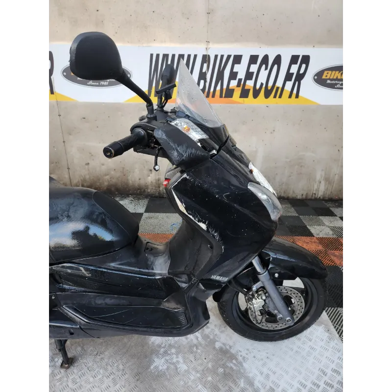 YAMAHA XMAX 125 .