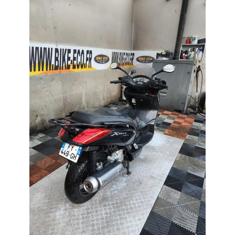 YAMAHA XMAX 125 .