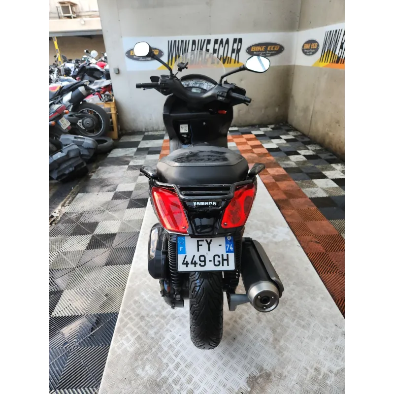 YAMAHA XMAX 125 .