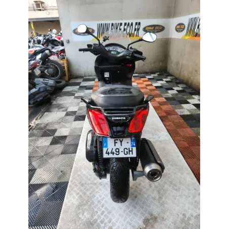 YAMAHA XMAX 125 .