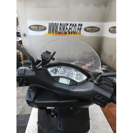 YAMAHA XMAX 125 .