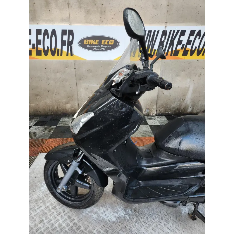 YAMAHA XMAX 125 .