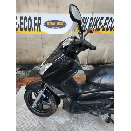 YAMAHA XMAX 125 .