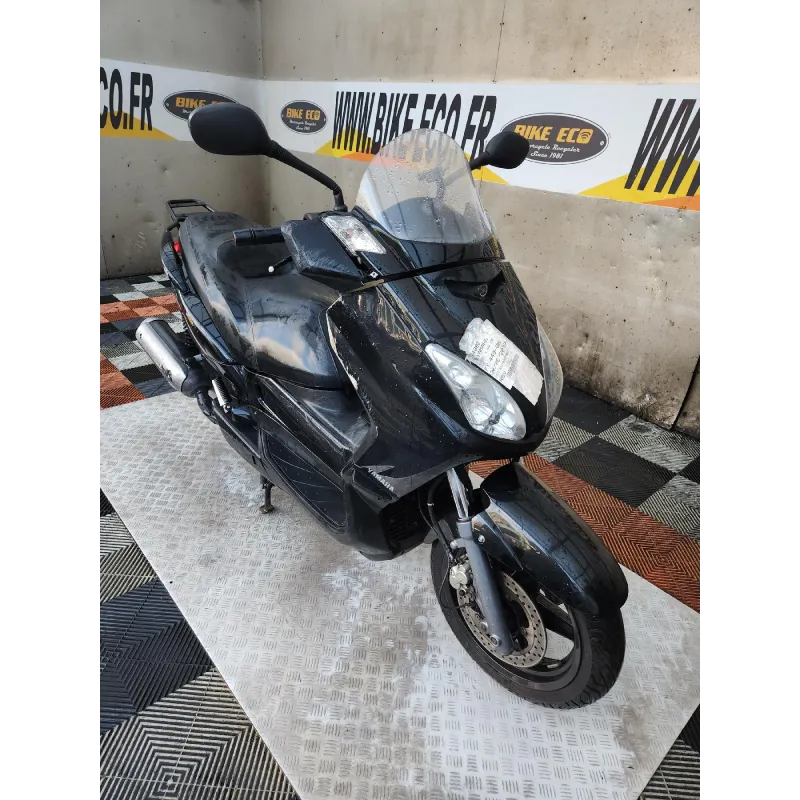 YAMAHA XMAX 125 .
