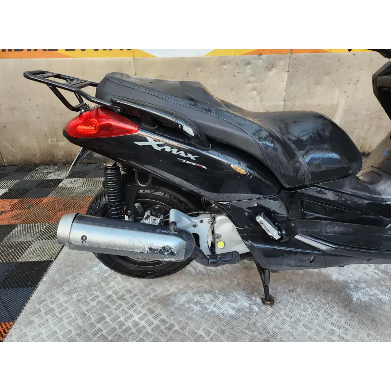 YAMAHA XMAX 125 .