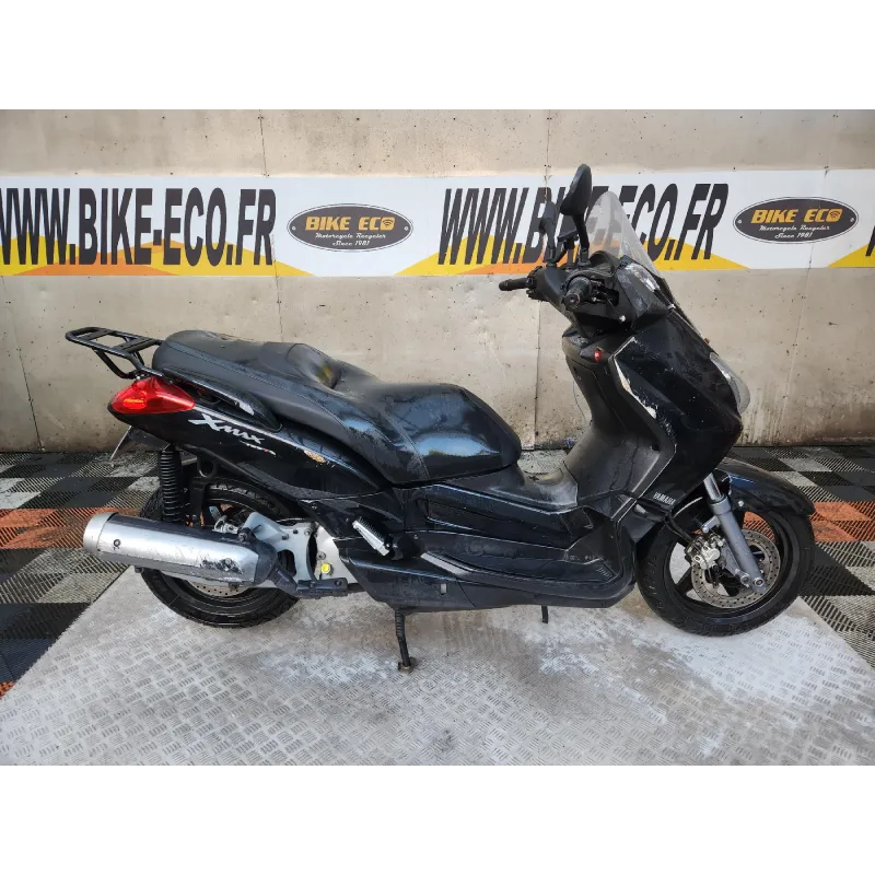 YAMAHA XMAX 125 .