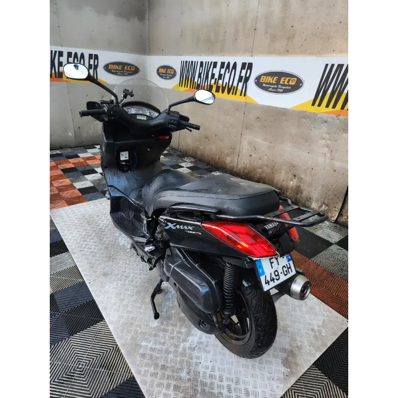 YAMAHA XMAX 125 .