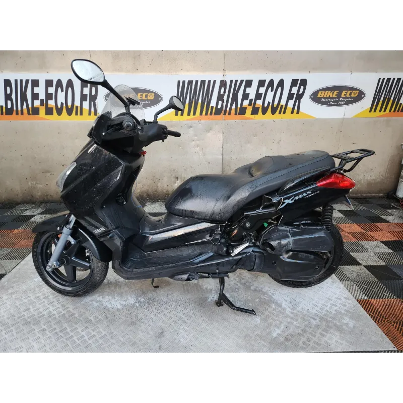YAMAHA XMAX 125 .