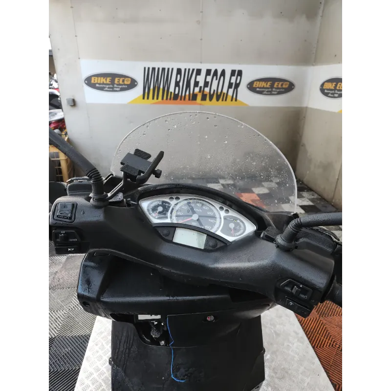 YAMAHA XMAX 125 .