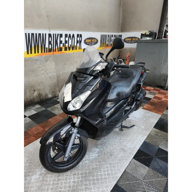 YAMAHA XMAX 125 .