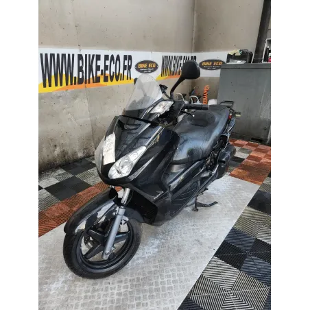 YAMAHA XMAX 125 .