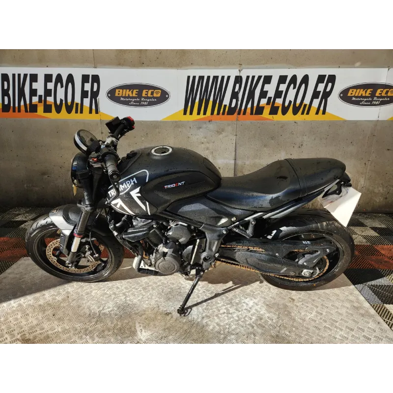 TRIUMPH TRIDENT 660 A2 .