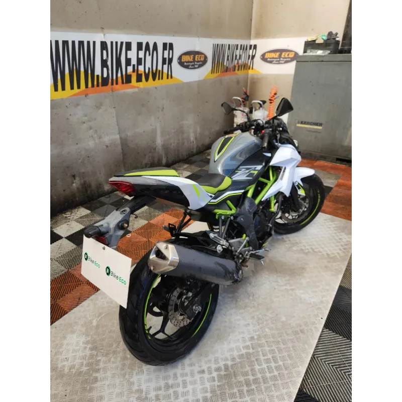 KAWASAKI z 125 .