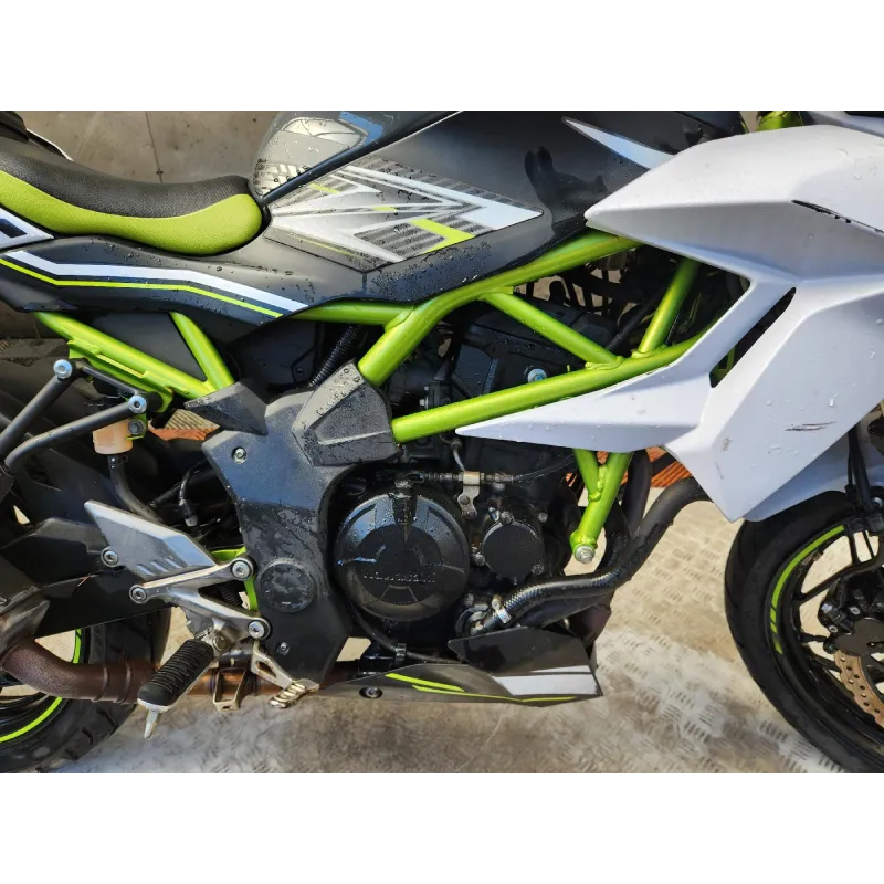 KAWASAKI z 125 .