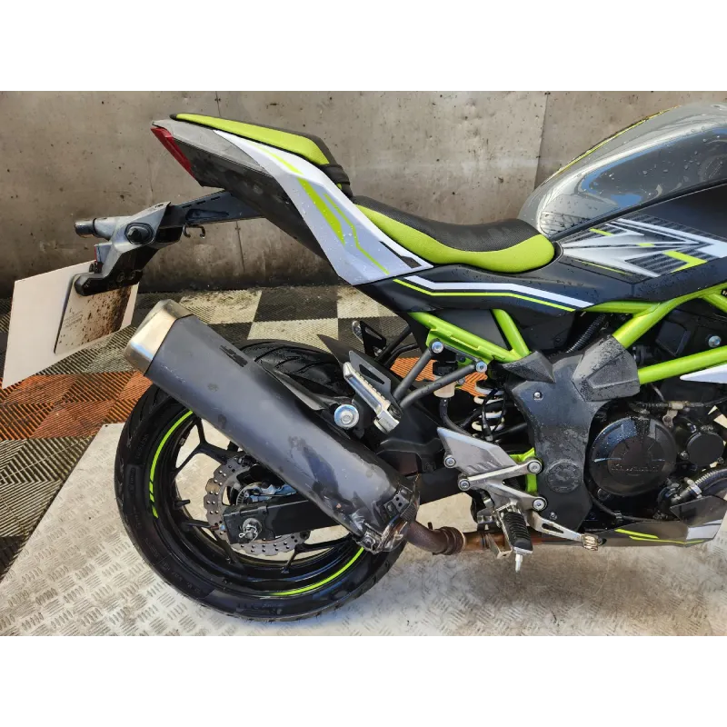 KAWASAKI z 125 .