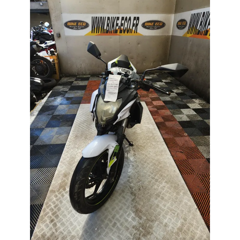 KAWASAKI z 125 .