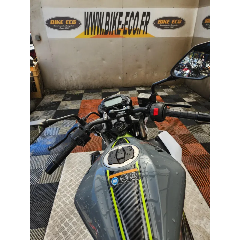 KAWASAKI z 125 .