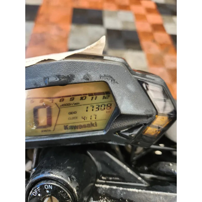 KAWASAKI z 125 .