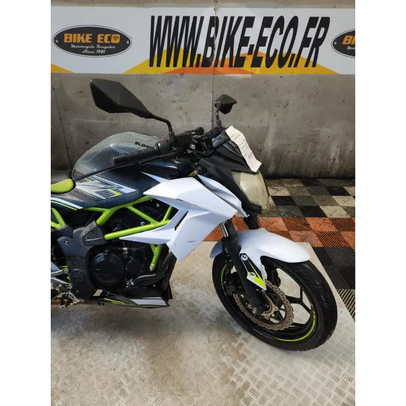 KAWASAKI z 125 .
