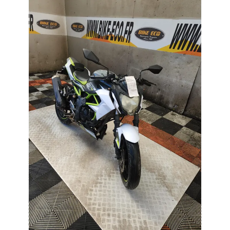KAWASAKI z 125 .