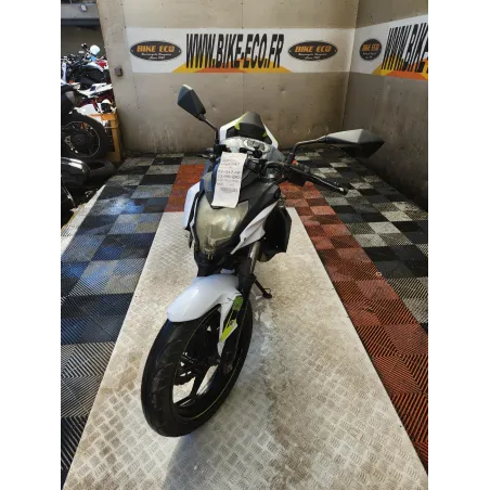 KAWASAKI z 125 .