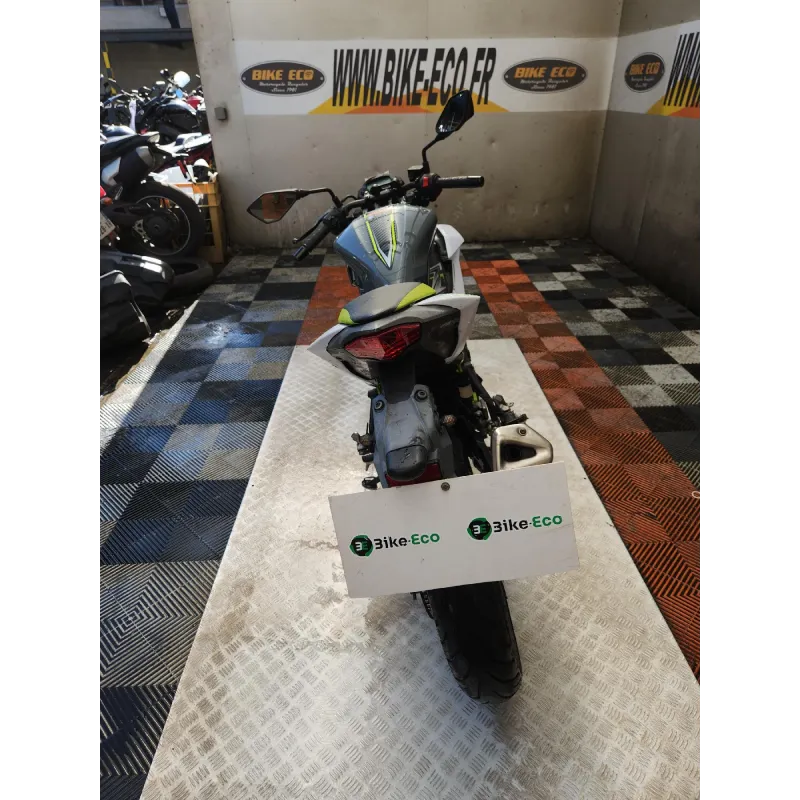 KAWASAKI z 125 .