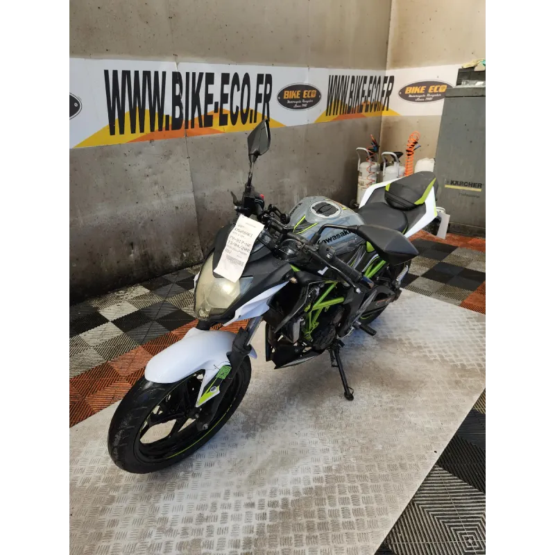 KAWASAKI z 125 .