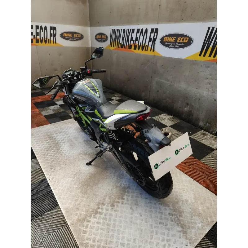 KAWASAKI z 125 .