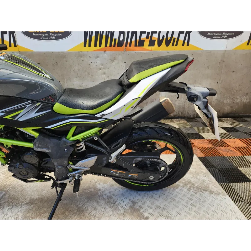 KAWASAKI z 125 .
