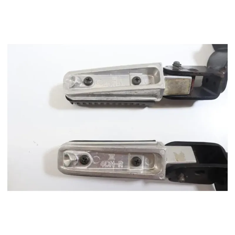 Repose pieds arriere droit YAMAHA YPR 125 XMAX 2006 - 2009