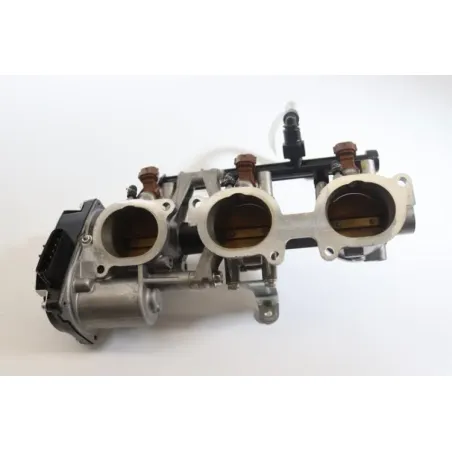 Rampe d'injection MV AGUSTA BRUTALE 800 2013 - 2015