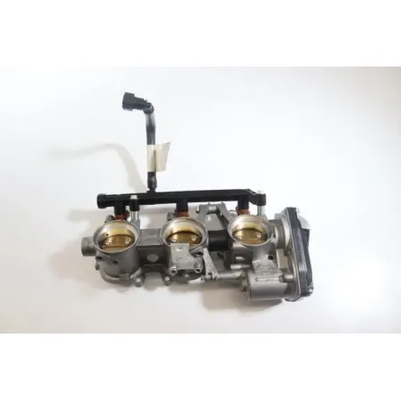 Rampe d'injection MV AGUSTA BRUTALE 800 2013 - 2015