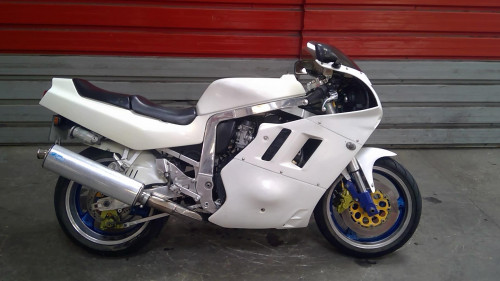 SUZUKI 750 GSXR