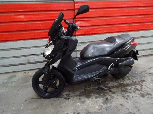 YAMAHA XMAX 125