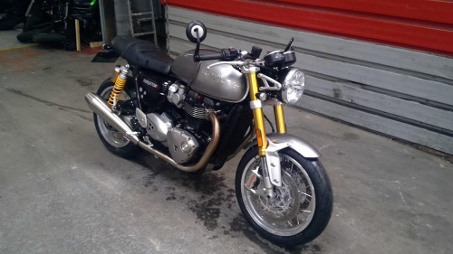 TRIUMPH 1200 THRUXTON R