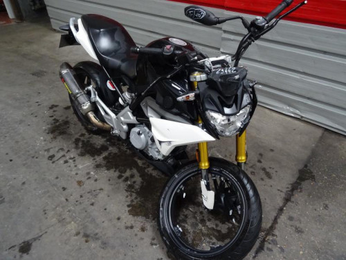 BMW G310 R