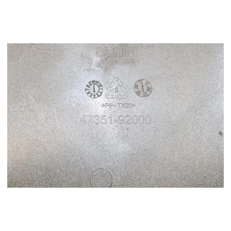 Cache carenage centrale marche pieds plancher APRILIA SCARABEO 125 2009 - 2010