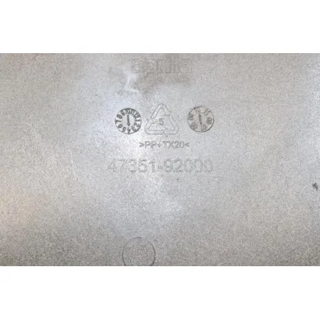 Cache carenage centrale marche pieds plancher APRILIA SCARABEO 125 2009 - 2010
