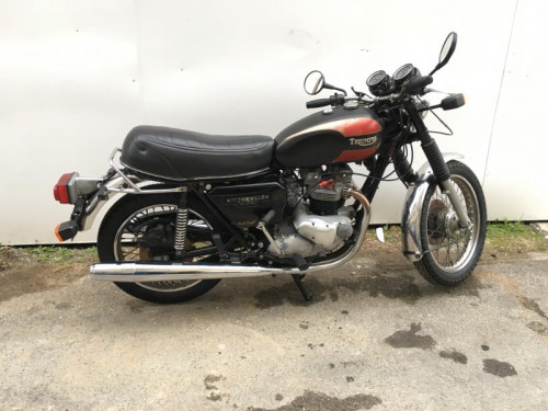 TRIUMPH BONNEVILLE 750