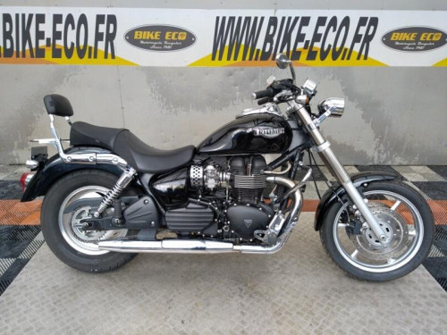 TRIUMPH SPEEDMASTER 900