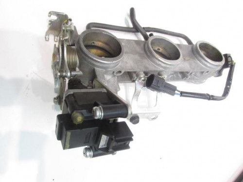 Rampe d'injection TRIUMPH SPEED TRIPLE 1050 08-10