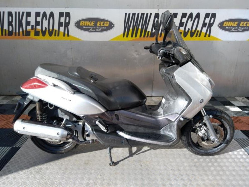 YAMAHA X-MAX 125