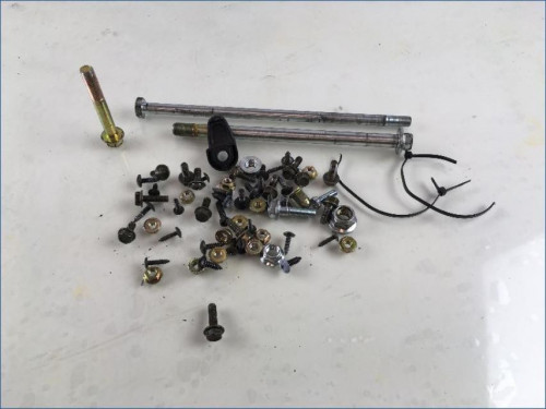 Kit visserie PEUGEOT V-CLIC 50 10-11