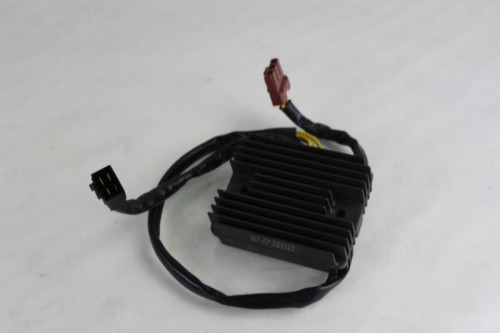 Regulateur charge batterie PIAGGIO 125 VESPA GTS 2009 - 2016
