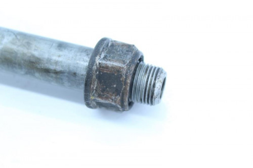 Axe de roue arriere HONDA 650 DEAUVILLE 1998 - 2001