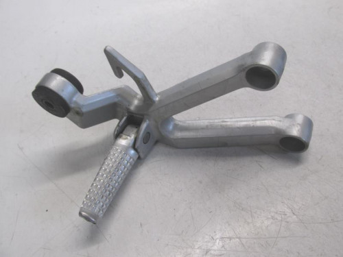 Platine et repose pieds arriere droit SUZUKI SV 650 N 2003-2006