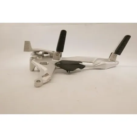 Platine avant droite BMW F 900 R 2019 - 2025