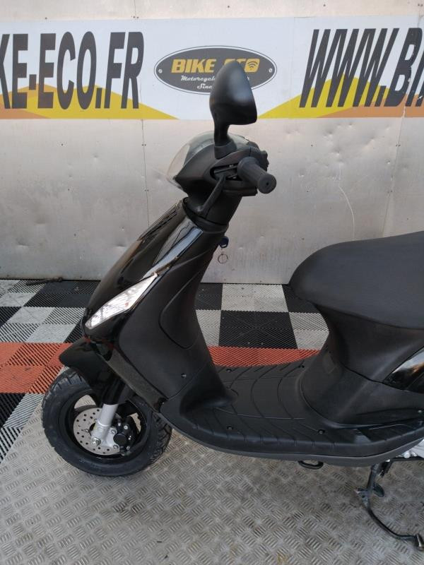  Compatible avec Piaggio Zip 50 2T Housse Scooter Housse Moto  Polaire IMPERMÉABLE Taille M 203X89X122CM Housse Noire avec Bandes  RÉFLÉCHISSANTES Fluo ET Trou pour CHAÎNE 4CM