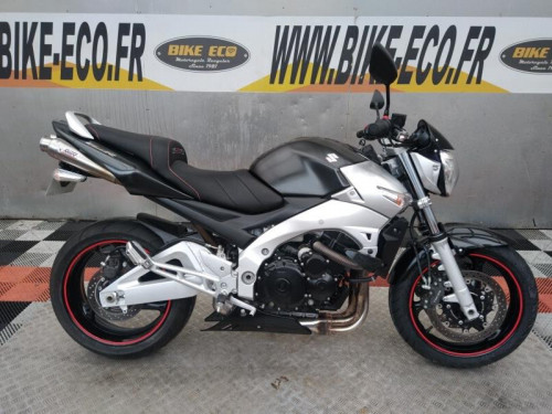 SUZUKI GSR 600