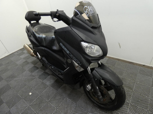 YAMAHA XMAX125 MOMO DESIGN